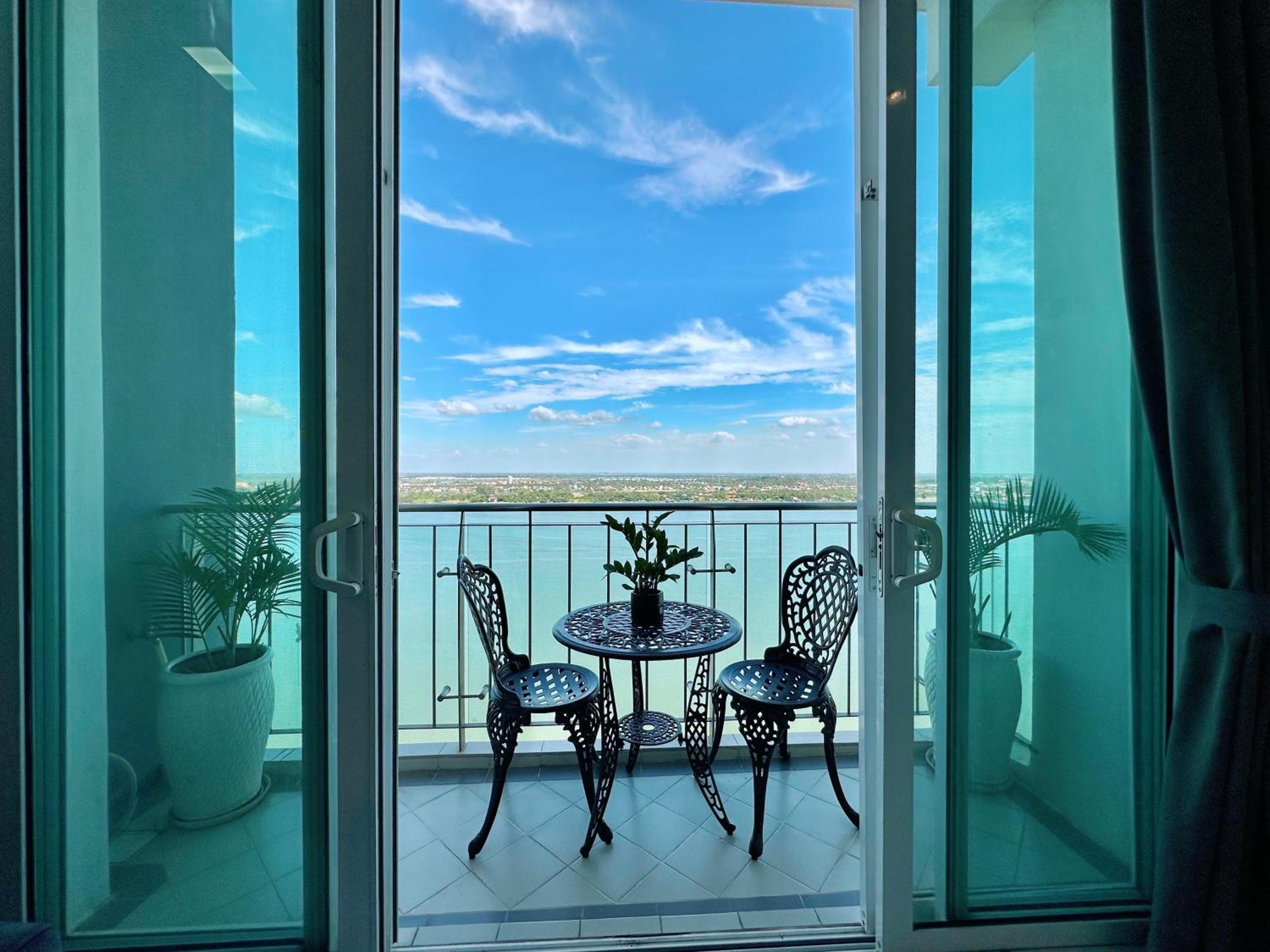 Infinity 28 Hotel and Residence