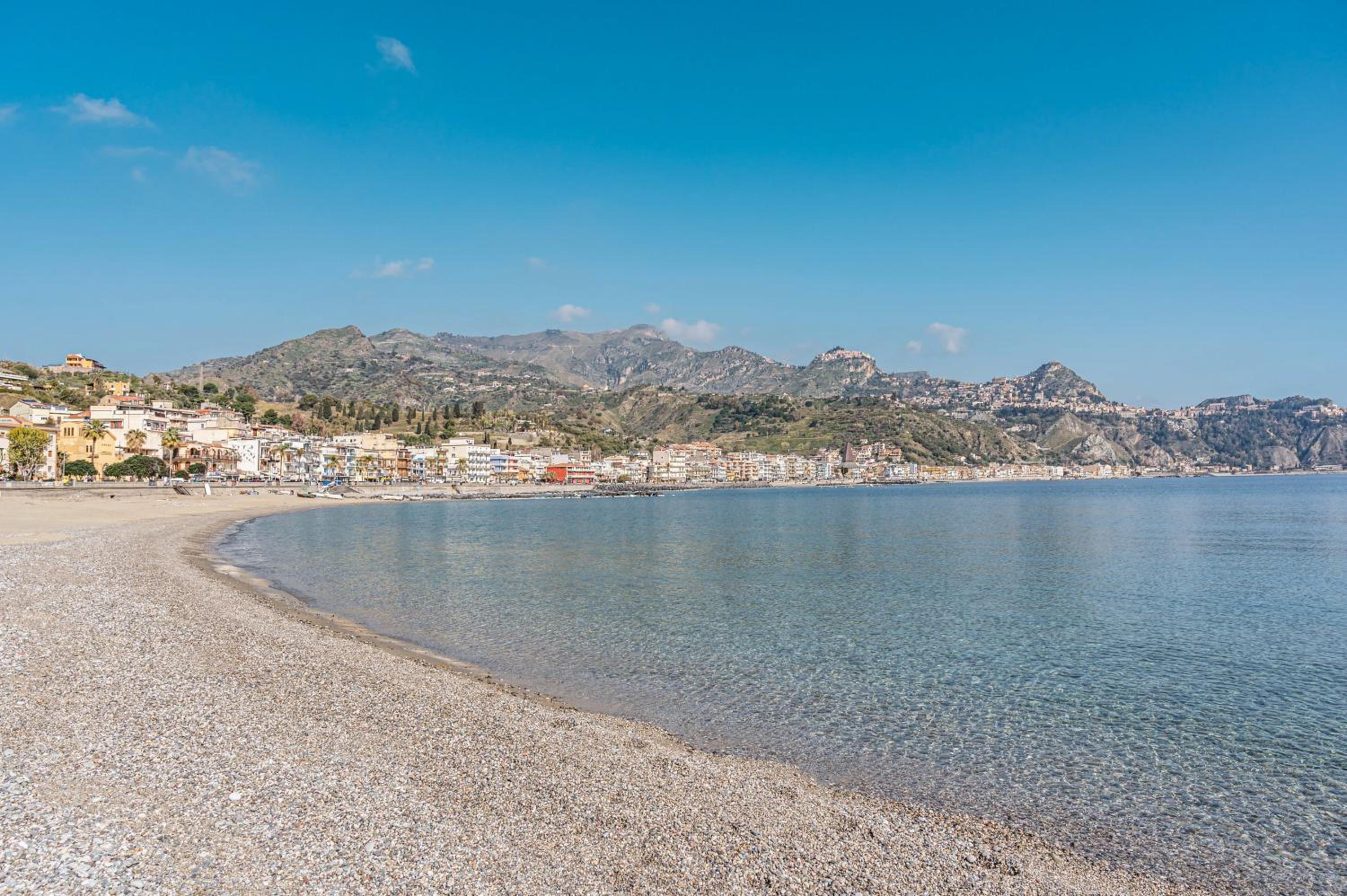Naxos Bay Flat with Terrace 50 meters from the Sea view 4