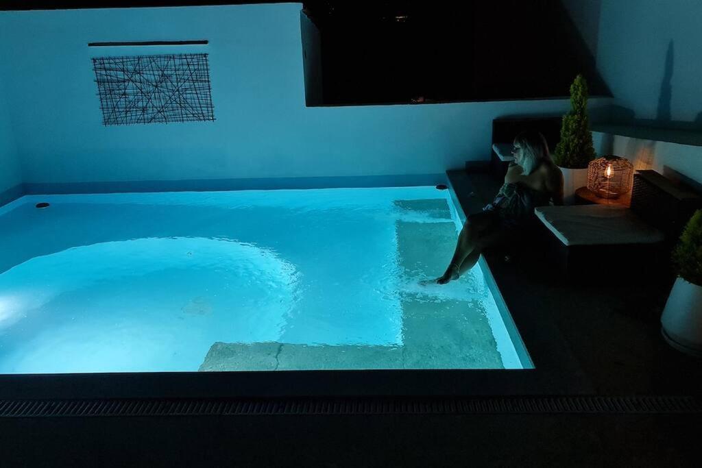 Villa piscine balnéothérapie et jacuzzi entièrement privée