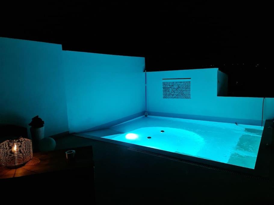 Villa piscine balnéothérapie et jacuzzi entièrement privée