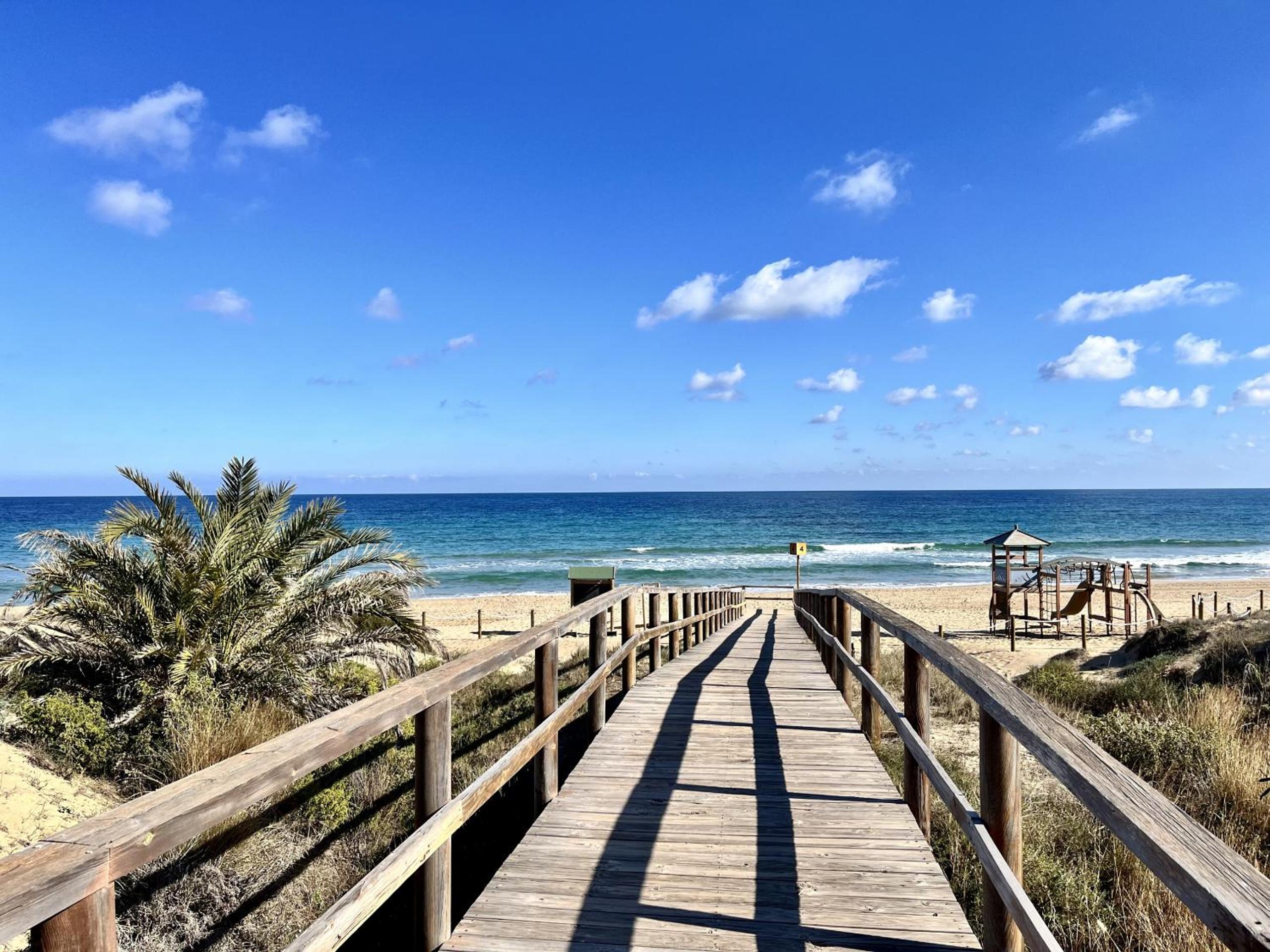 Relaxing Sea Views by Gloove