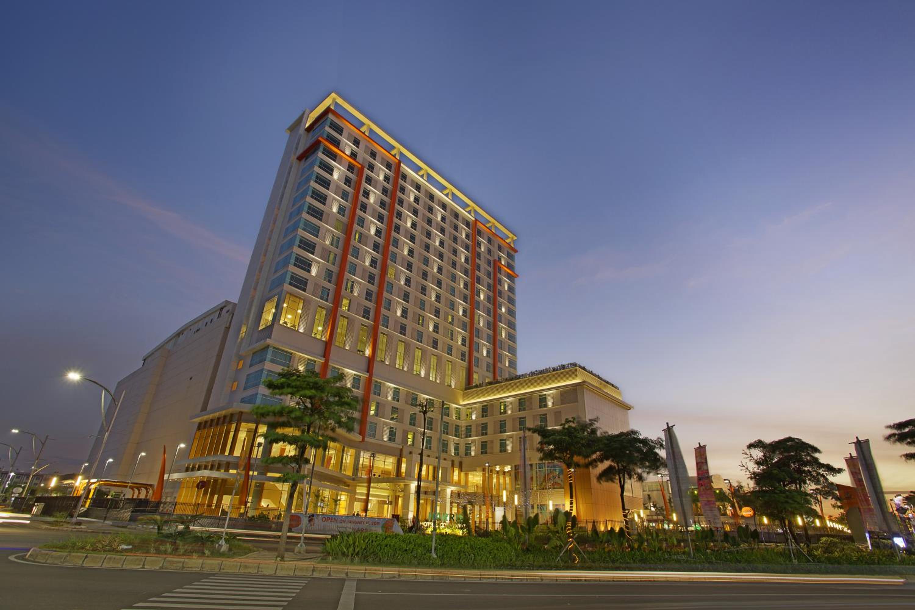 Hotel HARRIS Hotel & Conventions Bekasi - Image 1