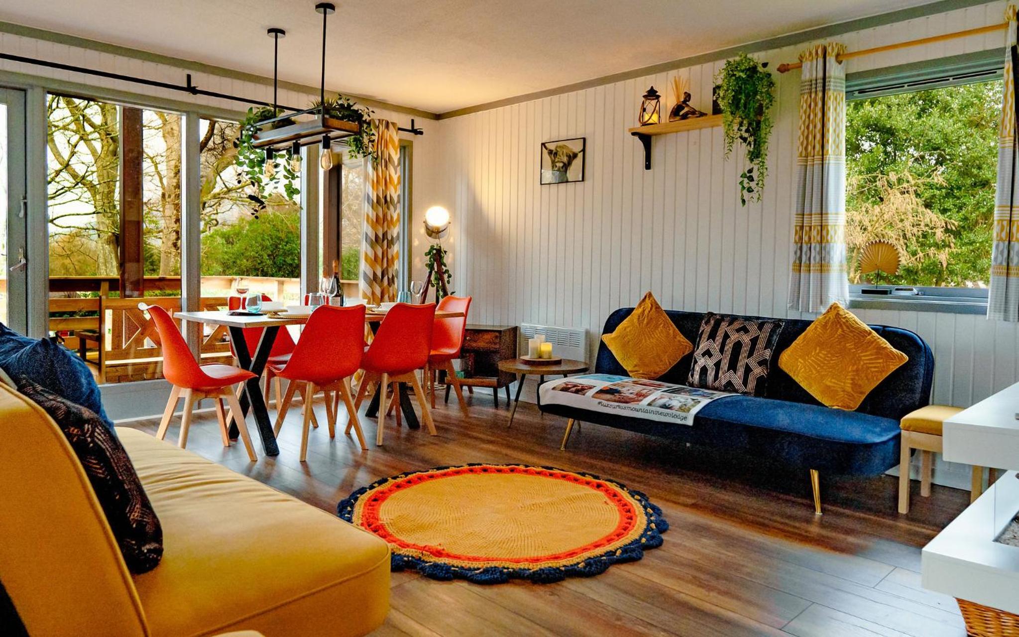 Luxurious mountain retreat lodge Hunters Quay view 2