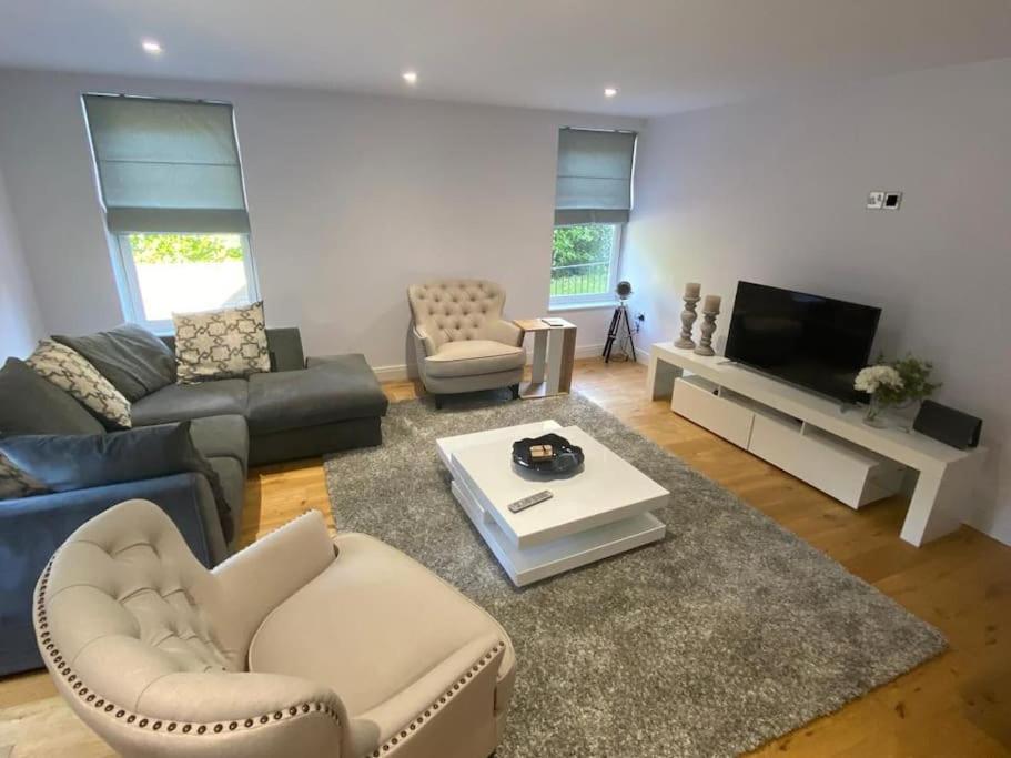 New Ground floor apartment, 4 mins walk to beach view 4