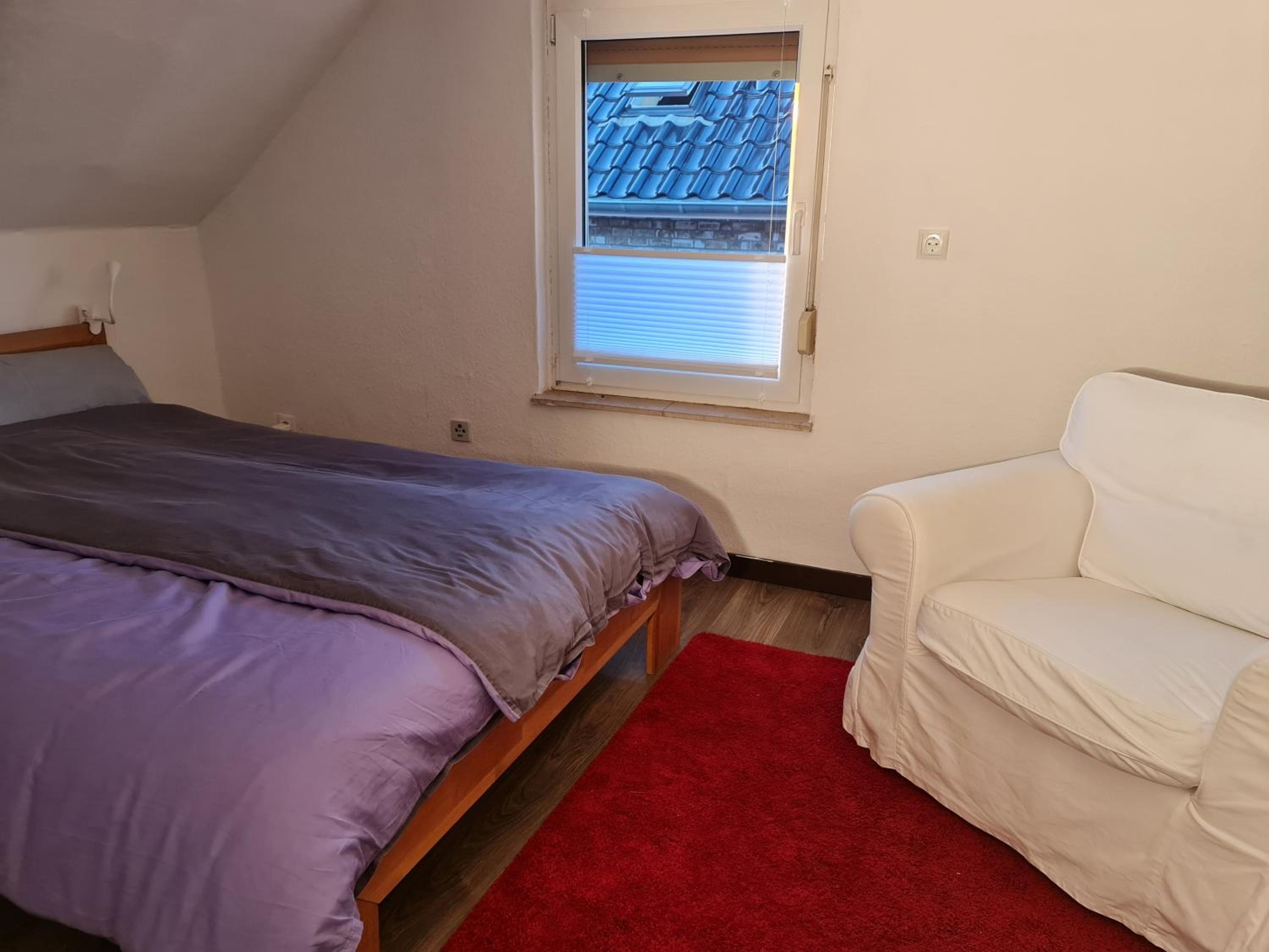 Schönste Lage am Rhein, behagliches Haus mit Kamin.