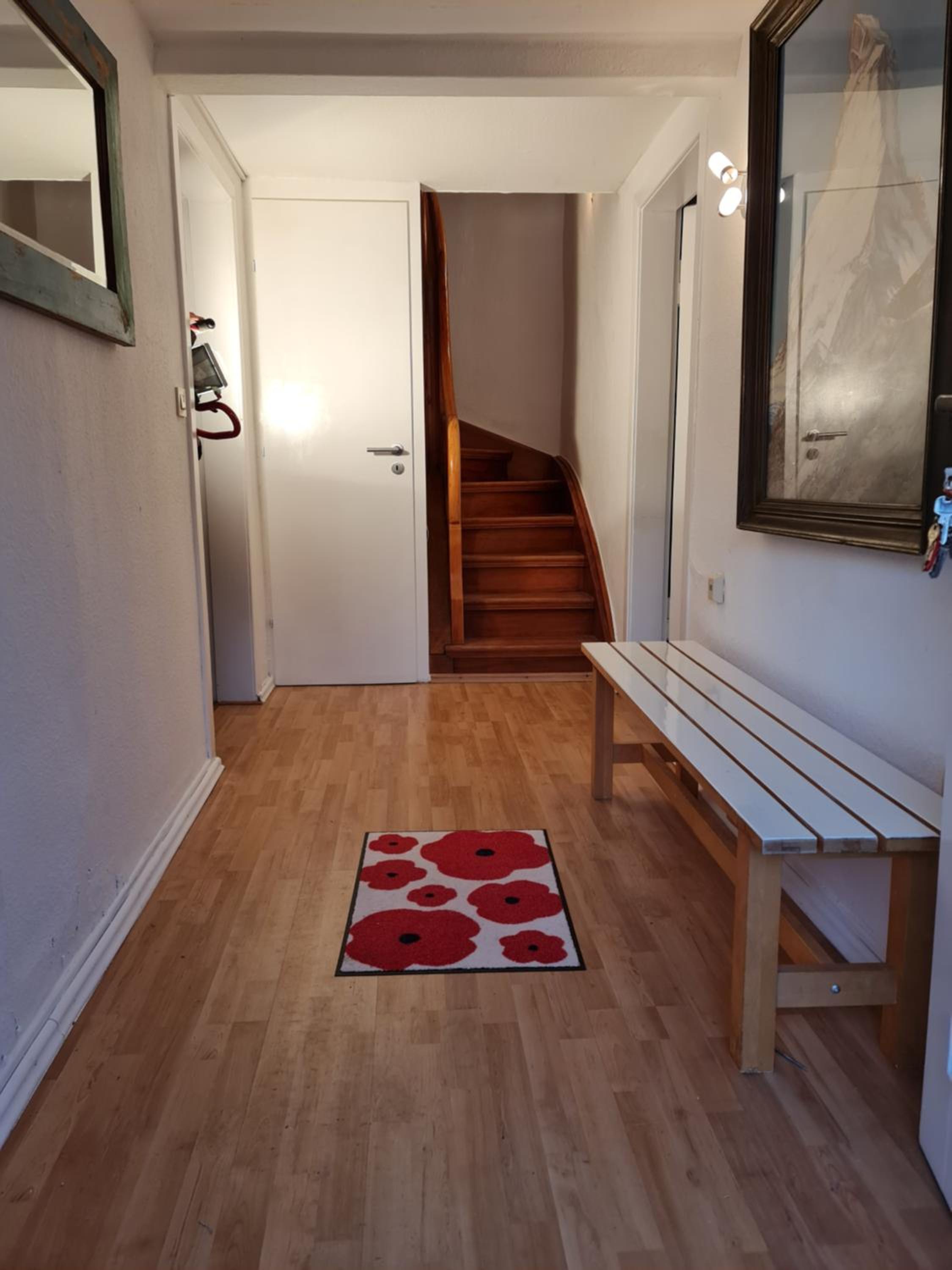 Schönste Lage am Rhein, behagliches Haus mit Kamin.