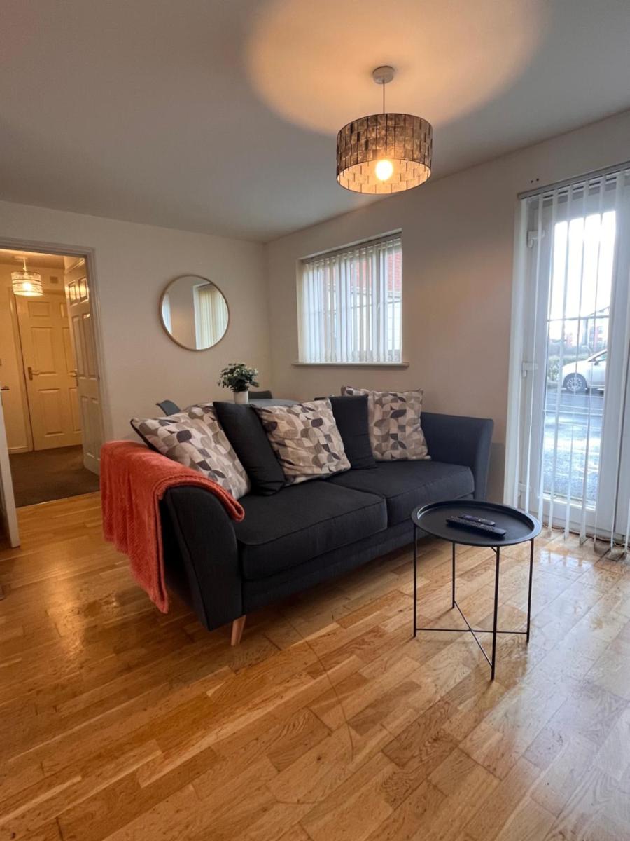 At home in the city serviced apartments Newport view 3