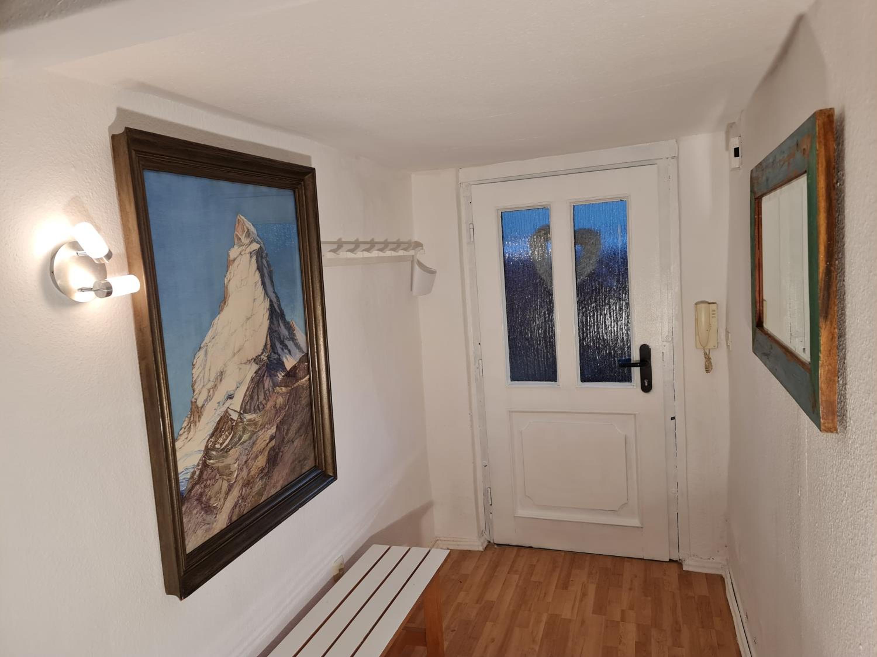 Schönste Lage am Rhein, behagliches Haus mit Kamin.