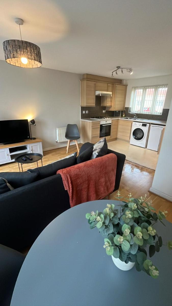 At home in the city serviced apartments Newport view 4