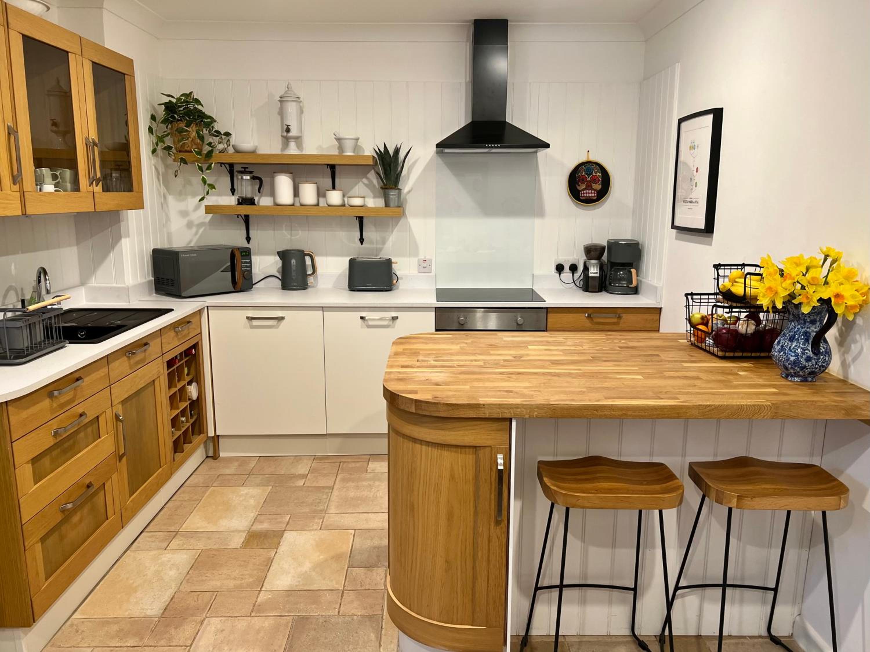 Hollyhocks Holiday Home- 2 bedroomed ground floor apartment sleeps 5 view 2