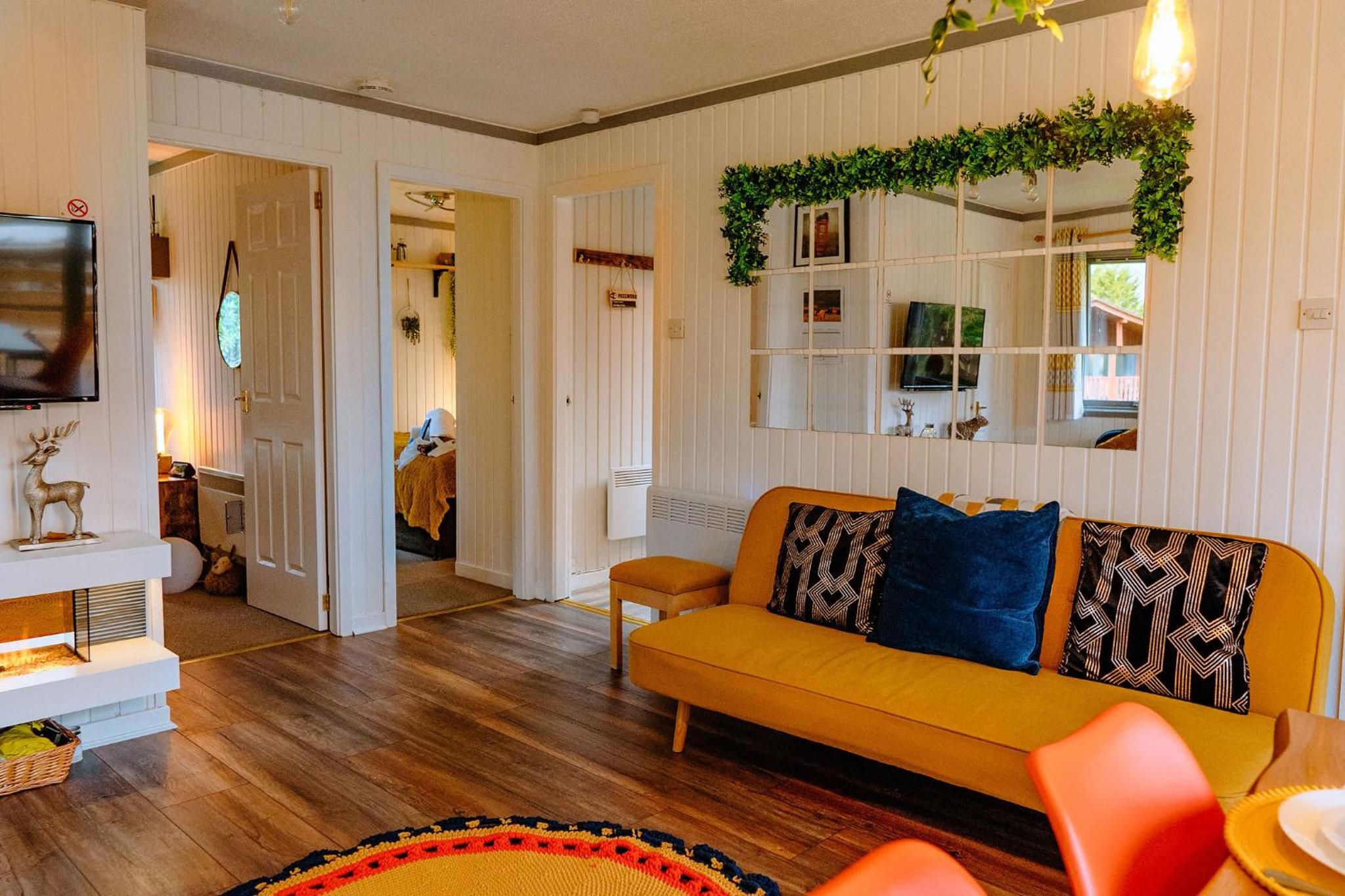 Luxurious mountain retreat lodge Hunters Quay view 5