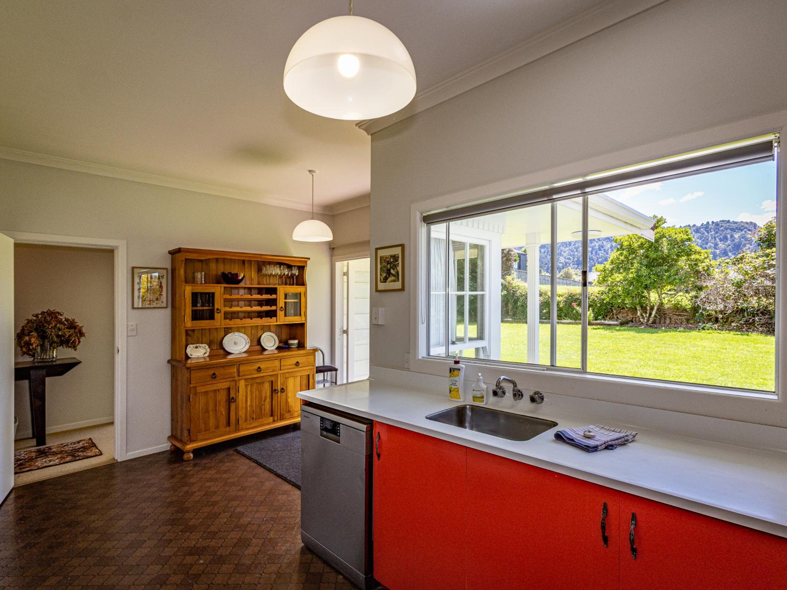 Grand Lodge - Ohakune Holiday Home view 3