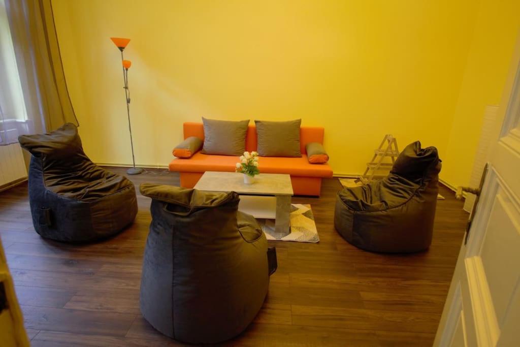 Comfort 2Bedrooms quite place!-Vinohrady