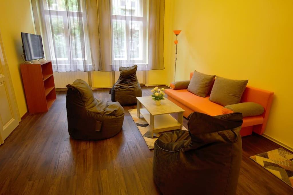 Comfort 2Bedrooms quite place!-Vinohrady
