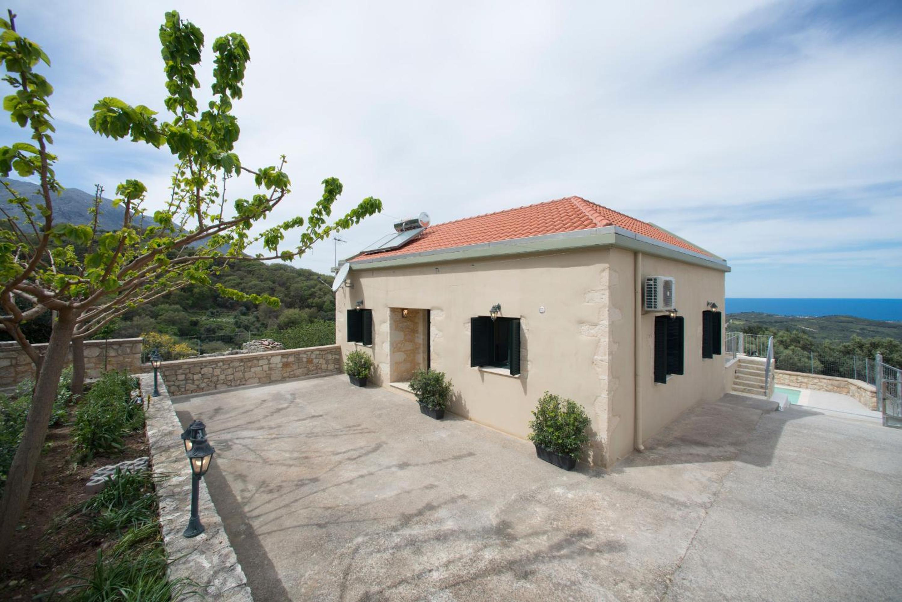 Hotel Villa Cretan View with Heated Swimming Pool - Image 1