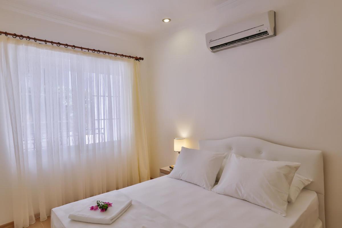 Bossa Nova Apart - Image 133