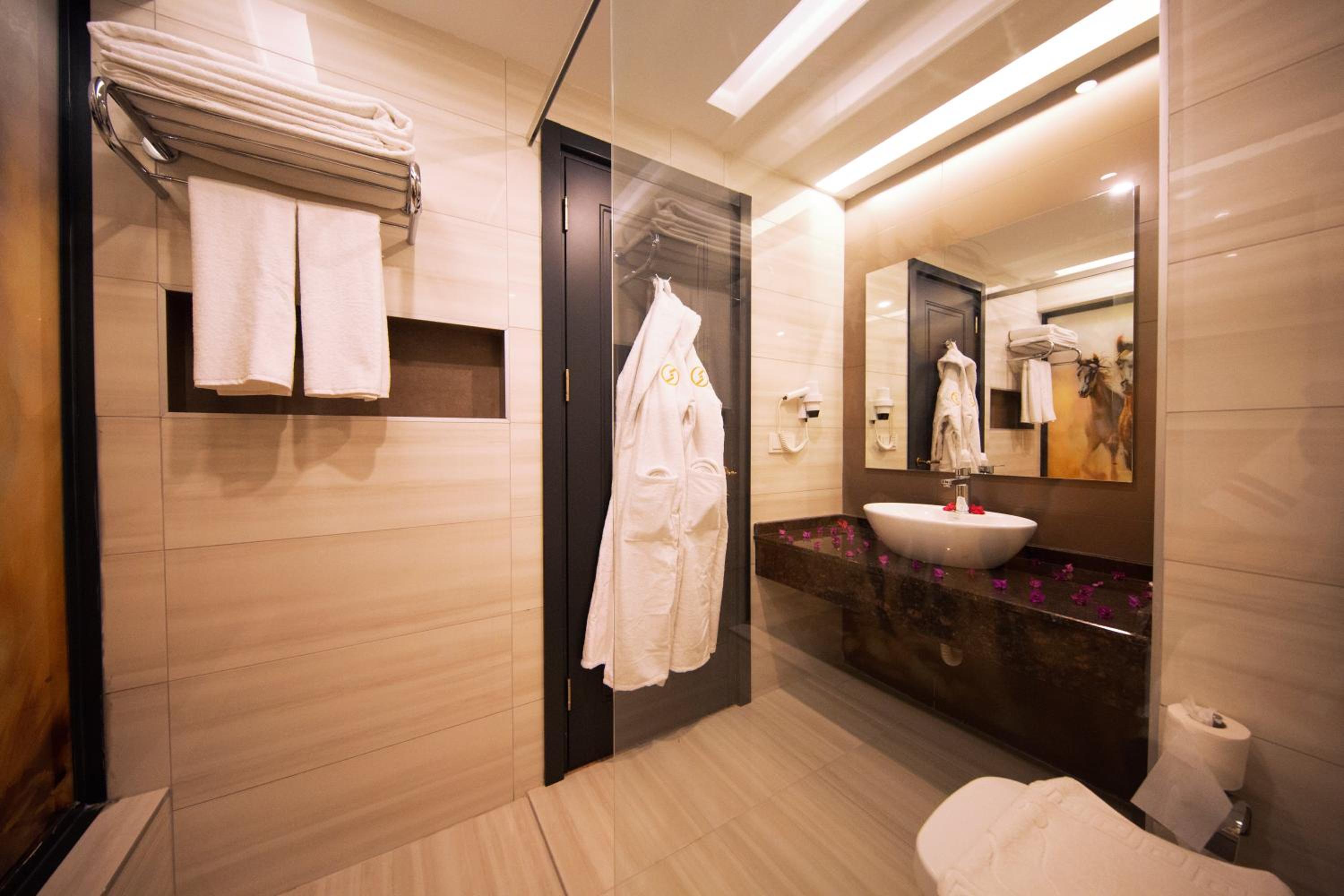 Sey Beach Hotel & Spa - Image 40