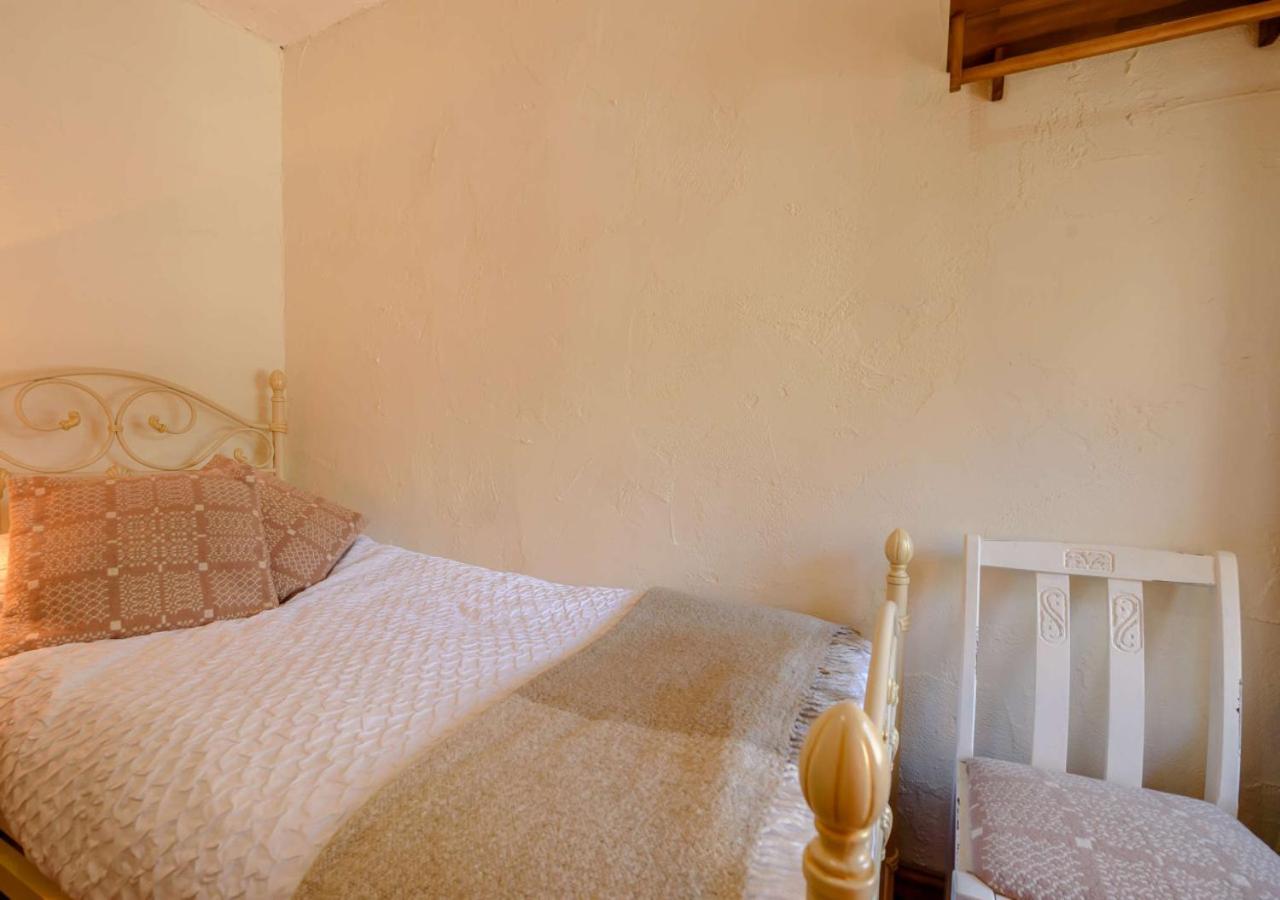 2 Bed in St Davids oc-30269 view 4
