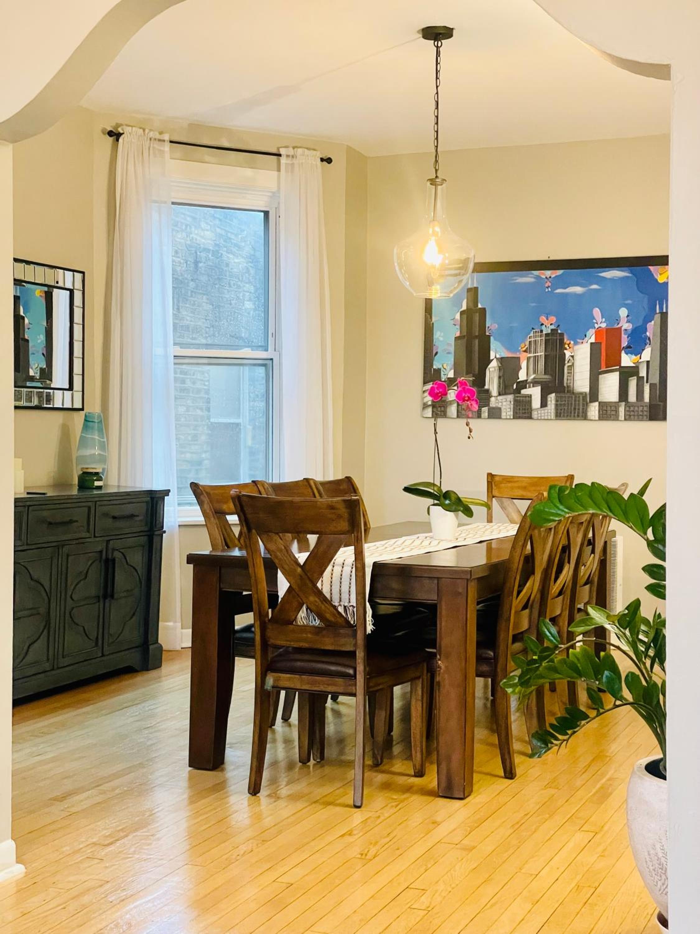 Sunny, Spacious, 3BR 1BA Davlin INN Chicago view 2