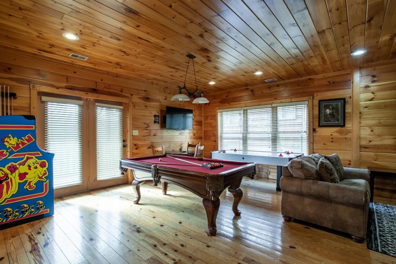 Firefly Falls MTN View Hot Tub Game Room view 4