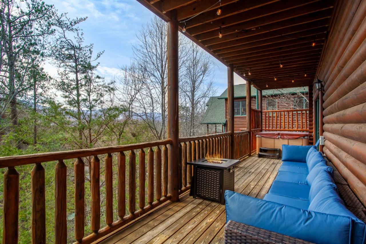 Firefly Falls MTN View Hot Tub Game Room view 5