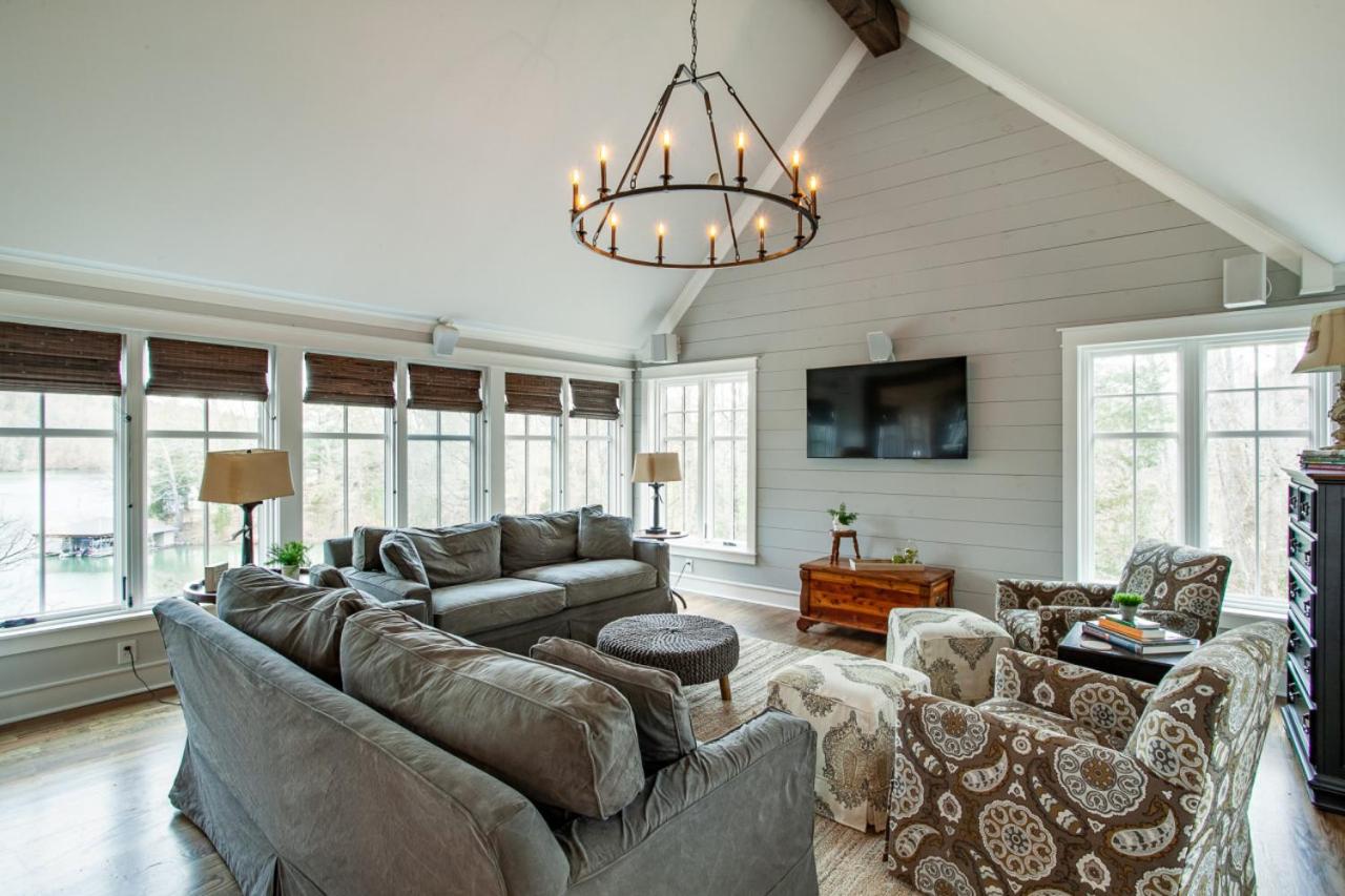 Lakeside Retreat - Private Lake Access