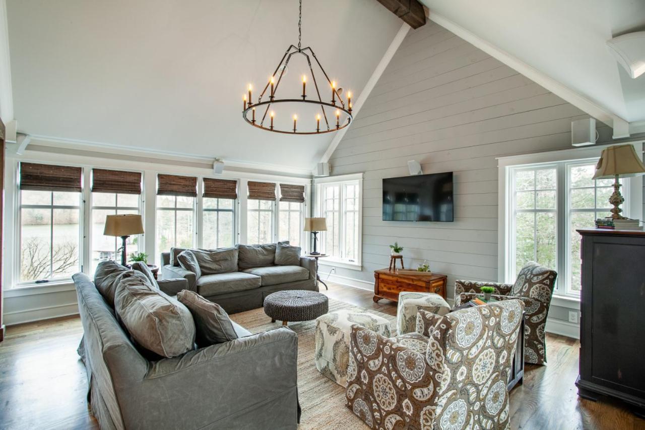 Lakeside Retreat - Private Lake Access