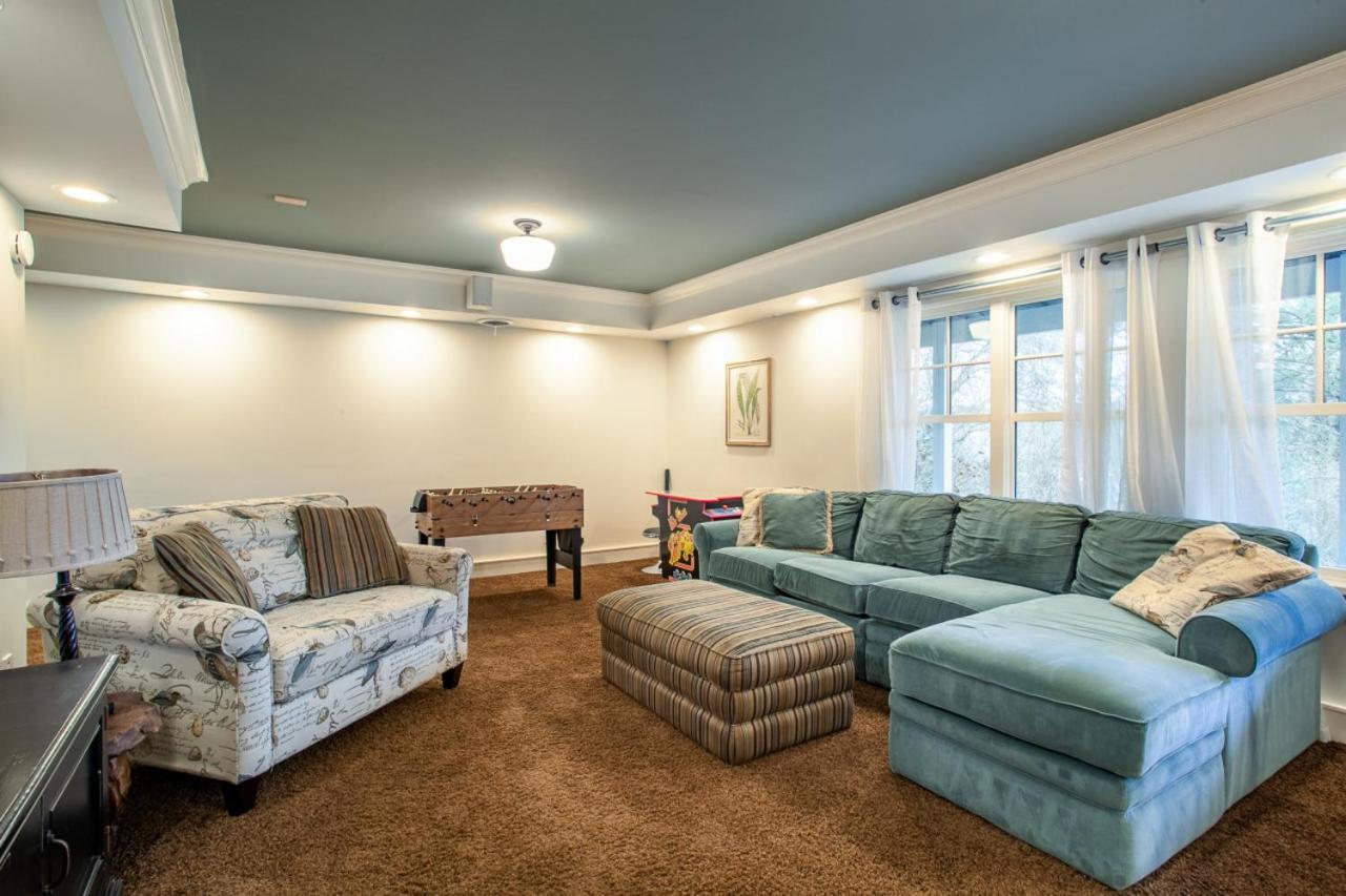 Lakeside Retreat - Private Lake Access