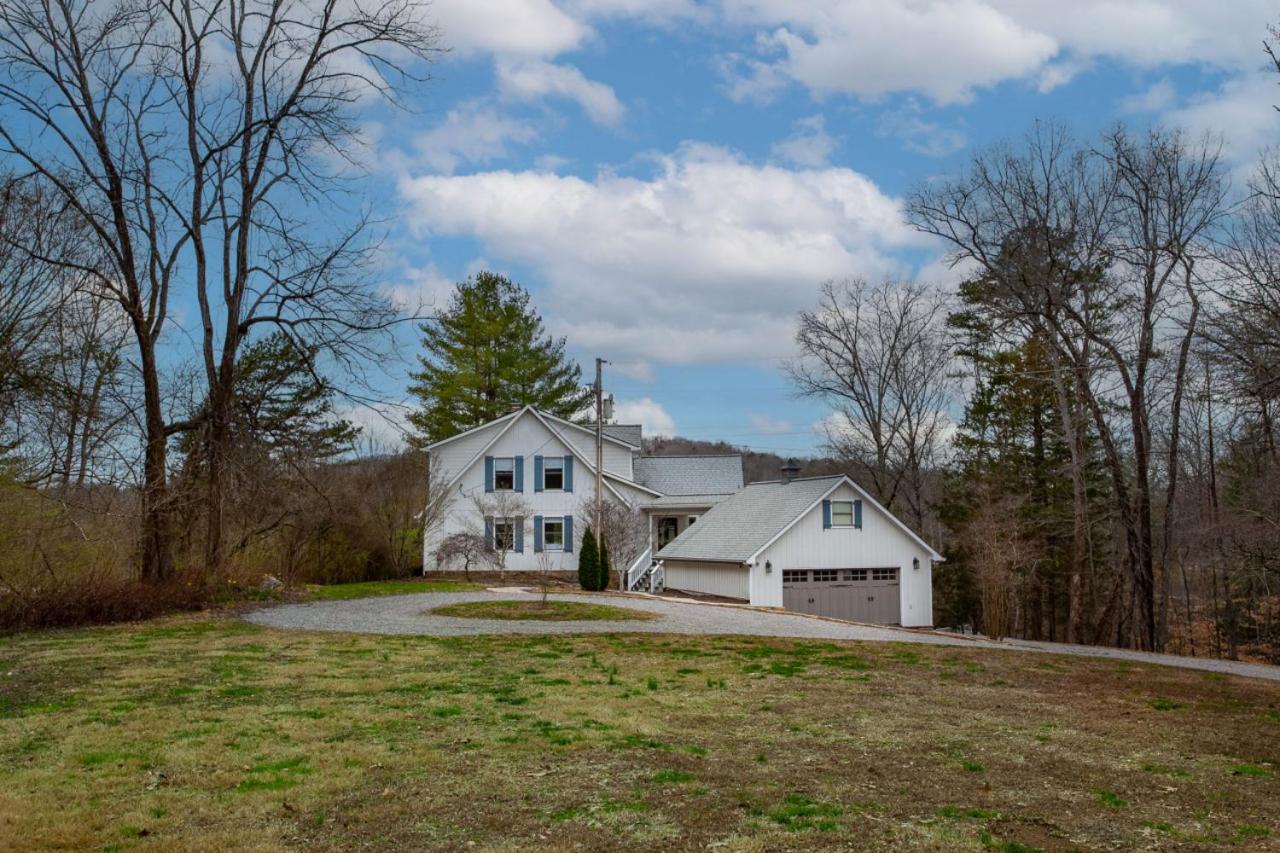 Lakeside Retreat - Private Lake Access