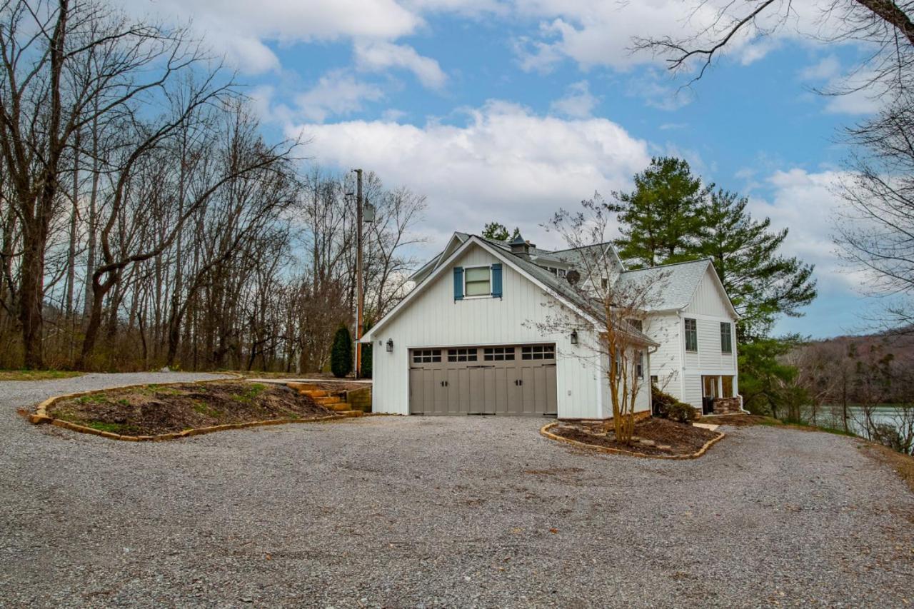 Lakeside Retreat - Private Lake Access