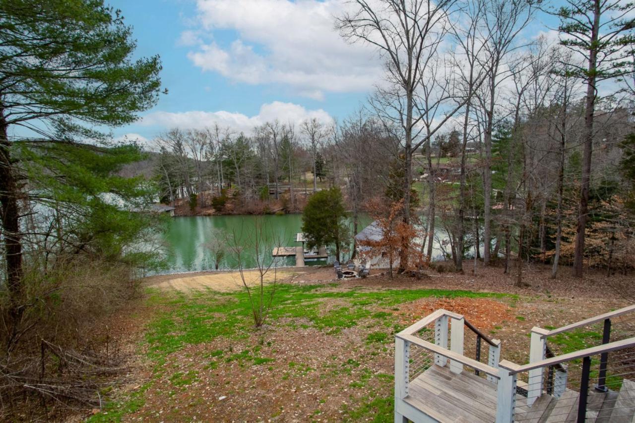 Lakeside Retreat - Private Lake Access