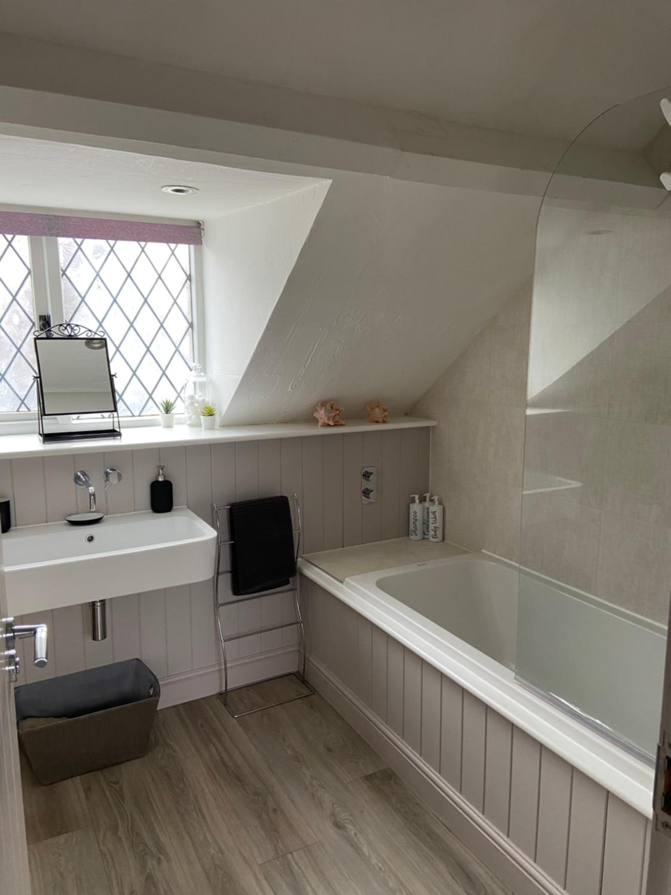 The Coach House Stylish spacious retreat view 3