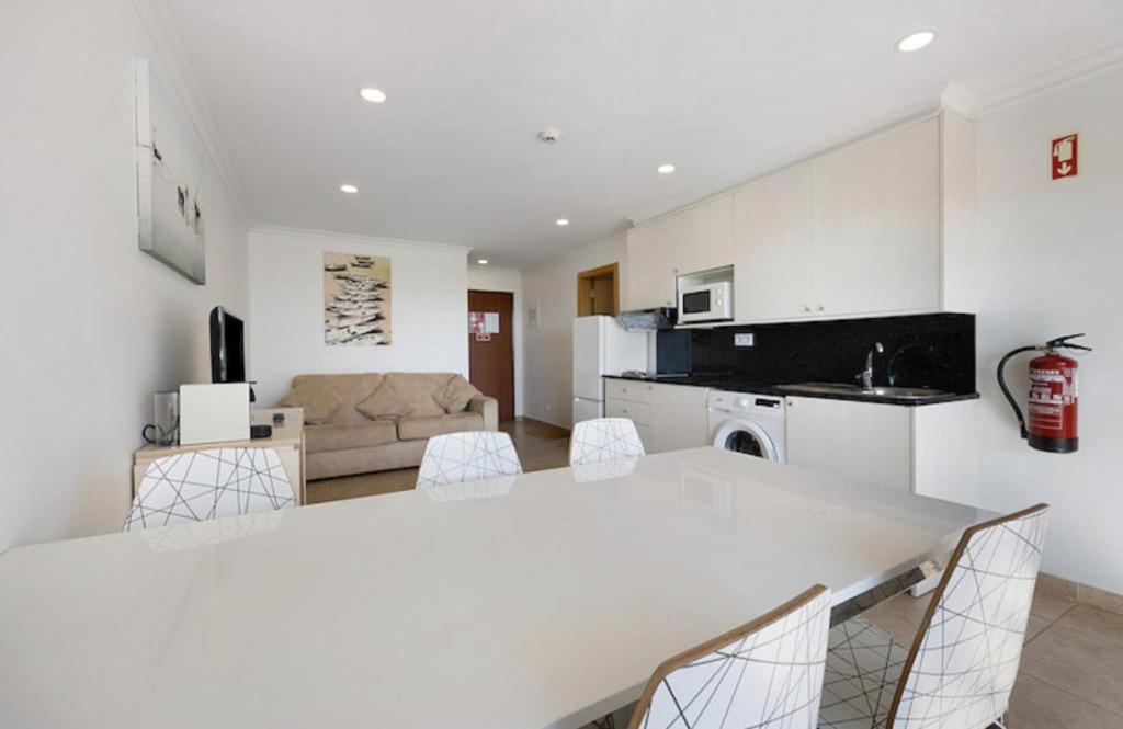 Cozy apartment with seaview 300m from Vau beach