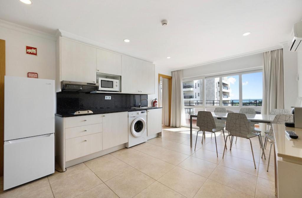 Cozy apartment with seaview 300m from Vau beach
