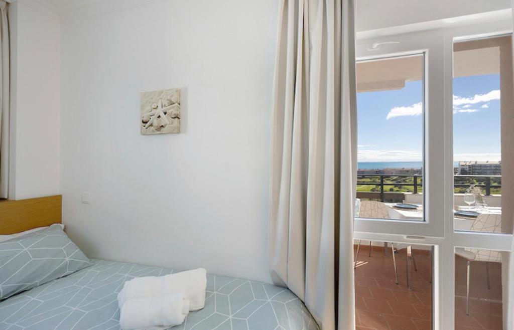 Cozy apartment with seaview 300m from Vau beach
