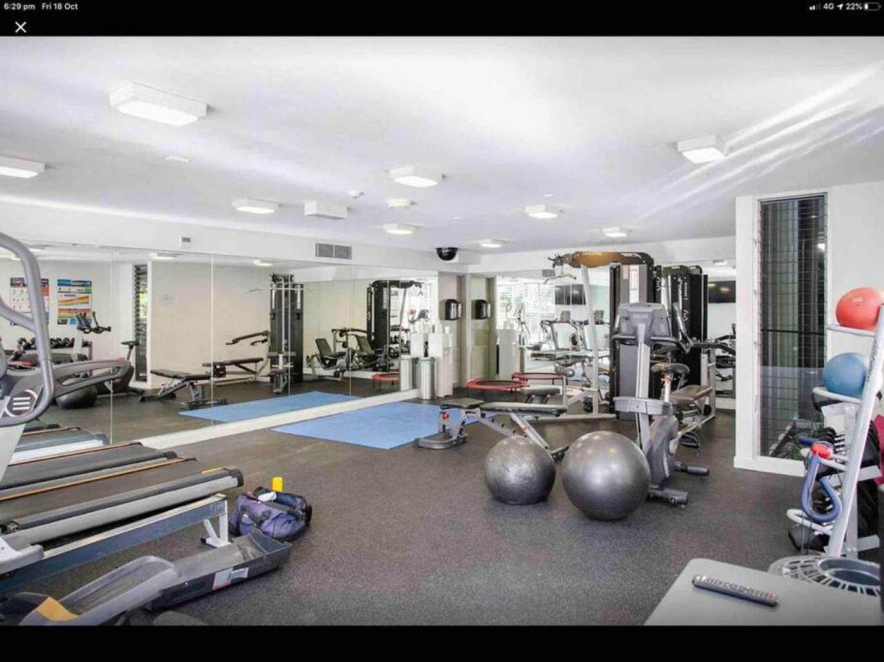 9408 Luxury Apartment Close to Hastings Street