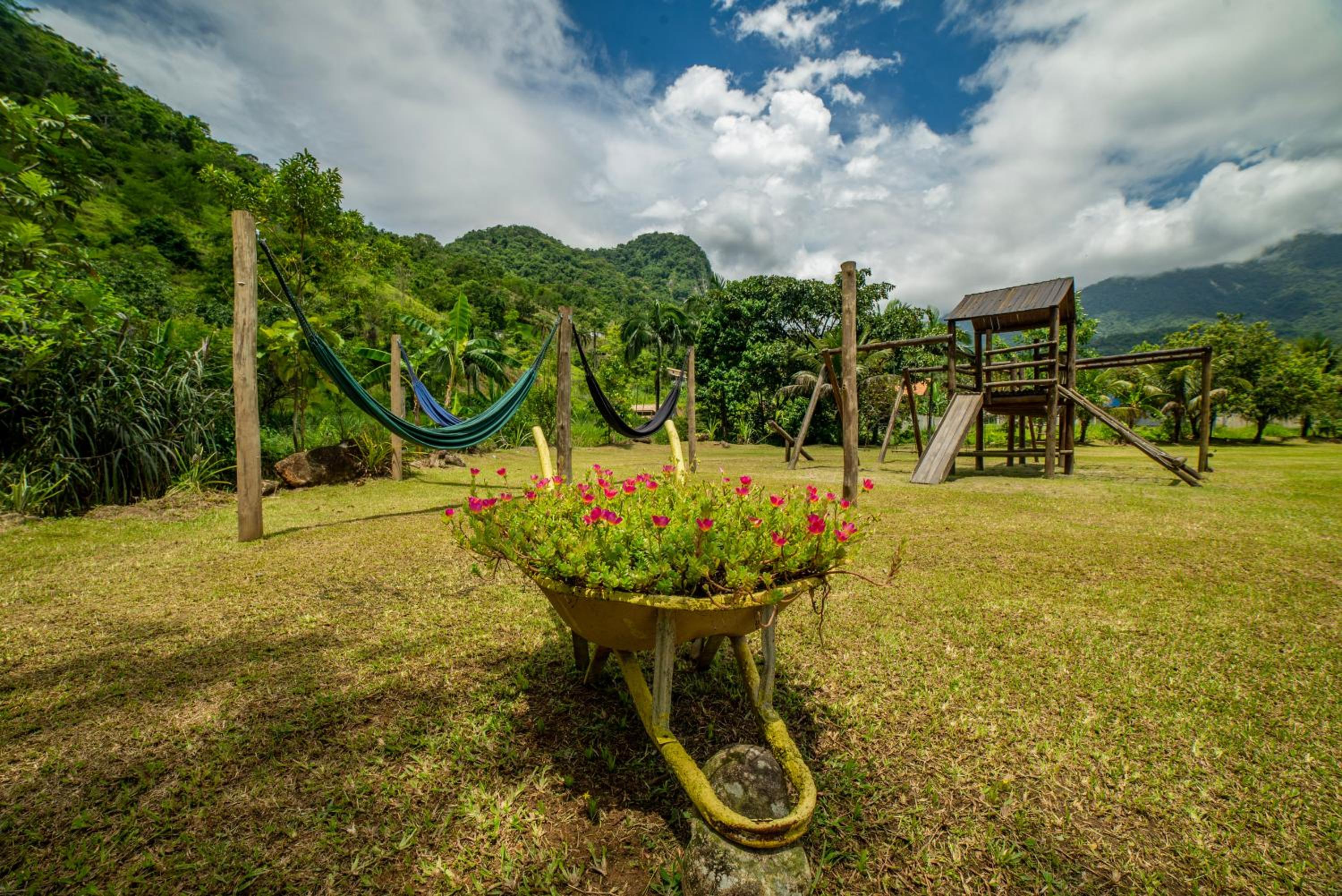 Pousada Cantinho do Sossego localizada do lado Norte de Paraty próxima as Praias de Sao Gonçalo São Gonçalinho Aldeia dos Pataxós Cachoeira do Crepusculo I