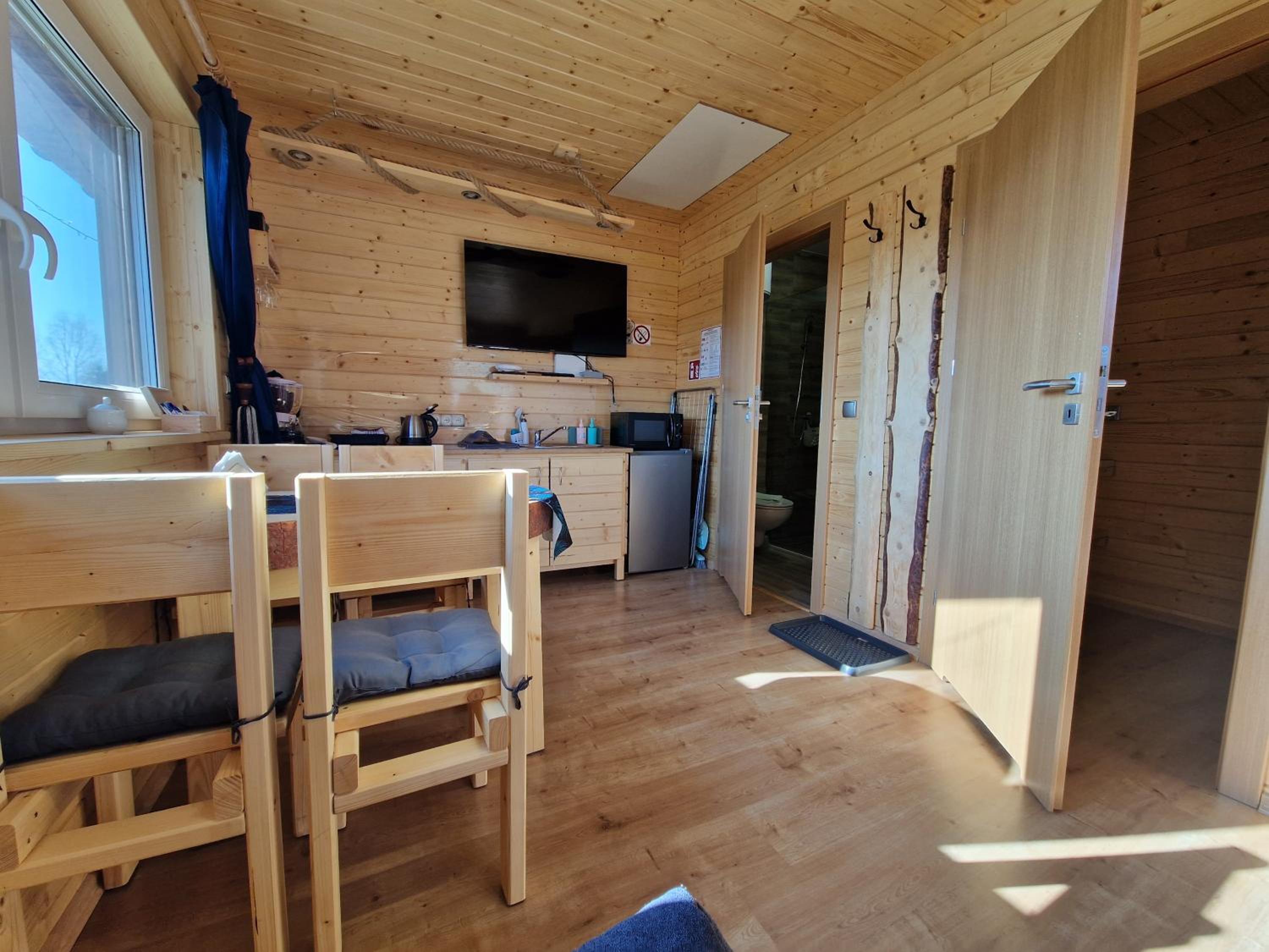 Apartament z Tężnią Solankową, Sauną, Kominkiem LED nad Jeziorem Żywieckim
