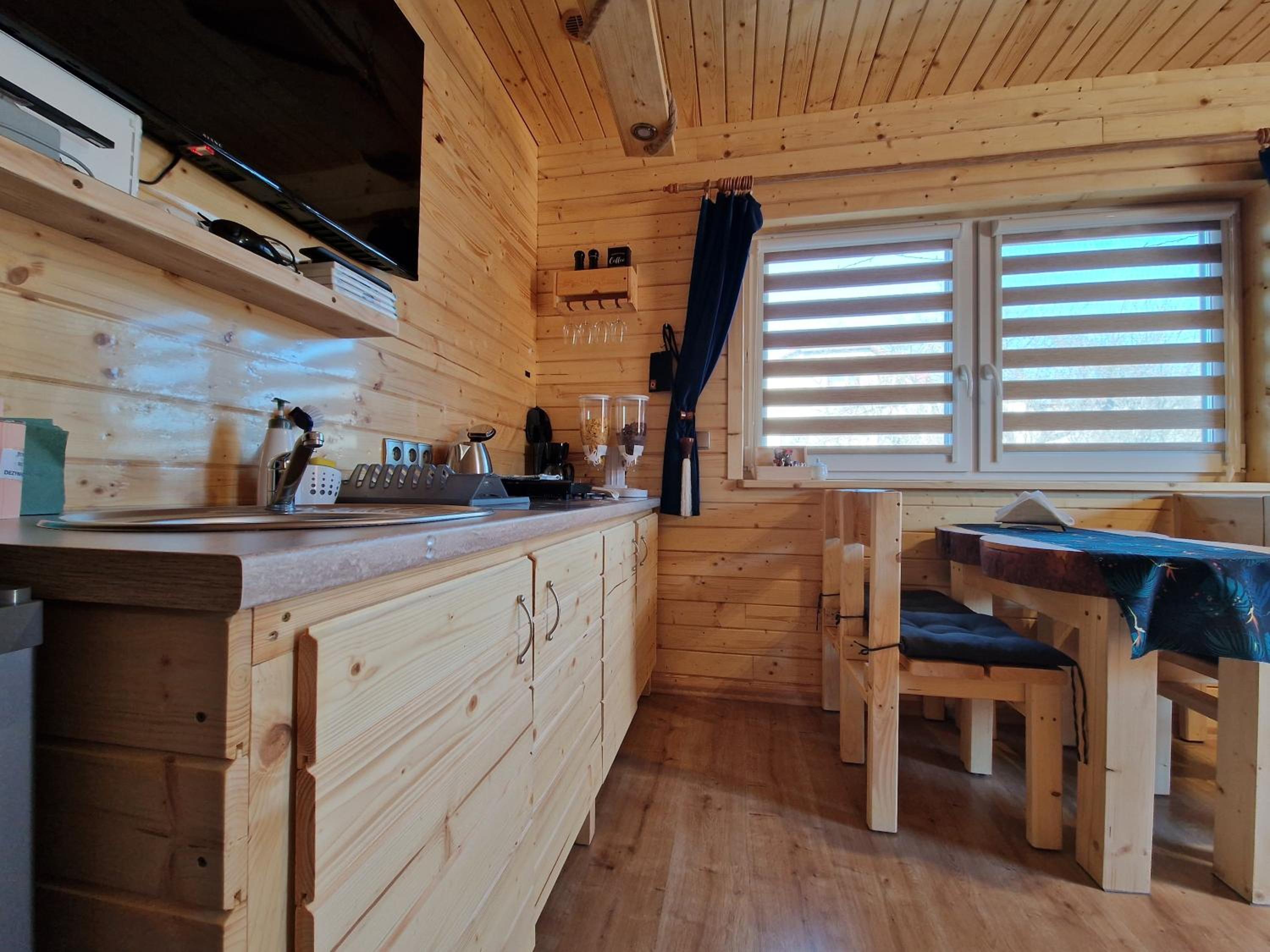 Apartament z Tężnią Solankową, Sauną, Kominkiem LED nad Jeziorem Żywieckim