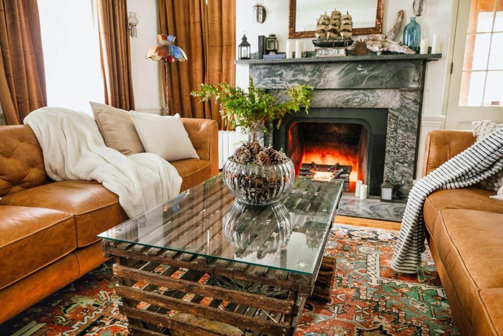 The Jarvis Homestead - Historic Maine Mansion