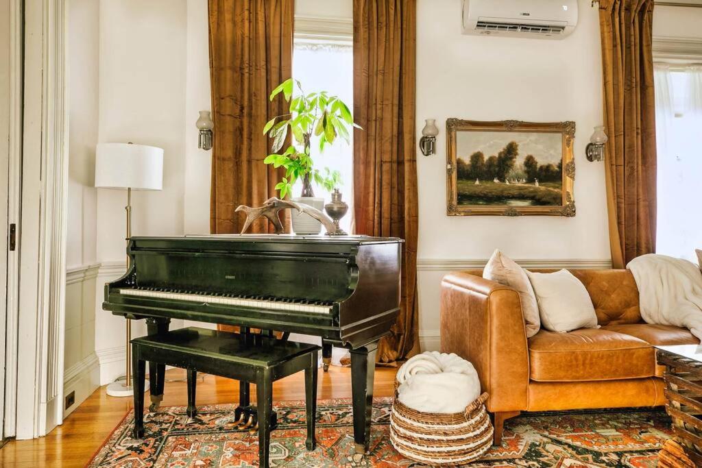 The Jarvis Homestead - Historic Maine Mansion
