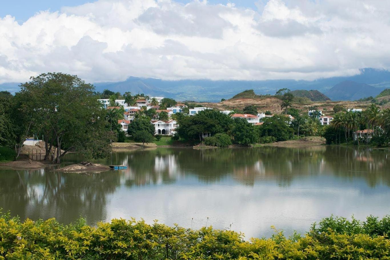 Casa campestre Hacienda estancia, en Melgar con piscina privada