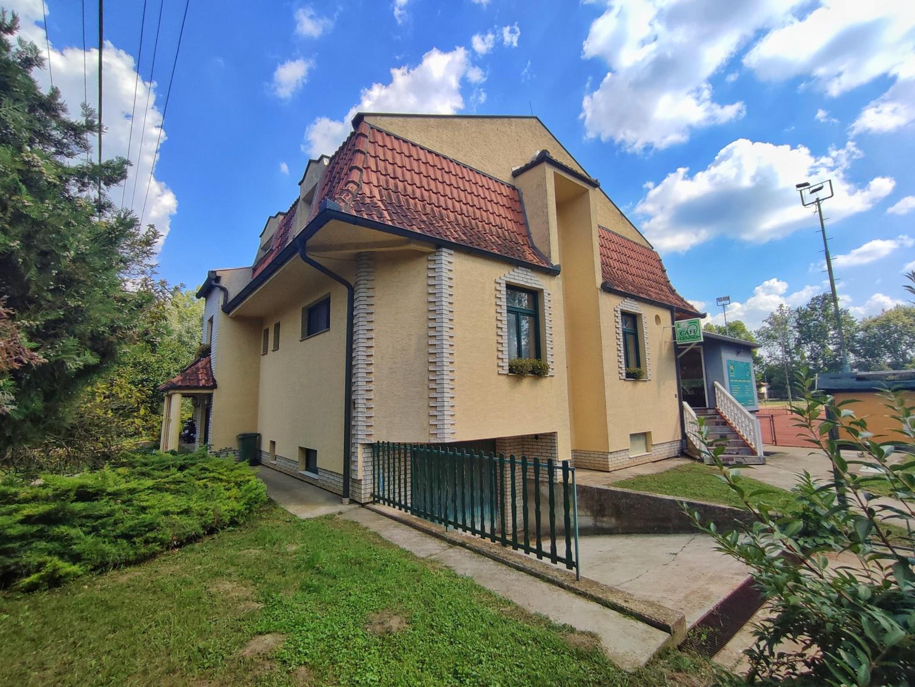 Villa Eko