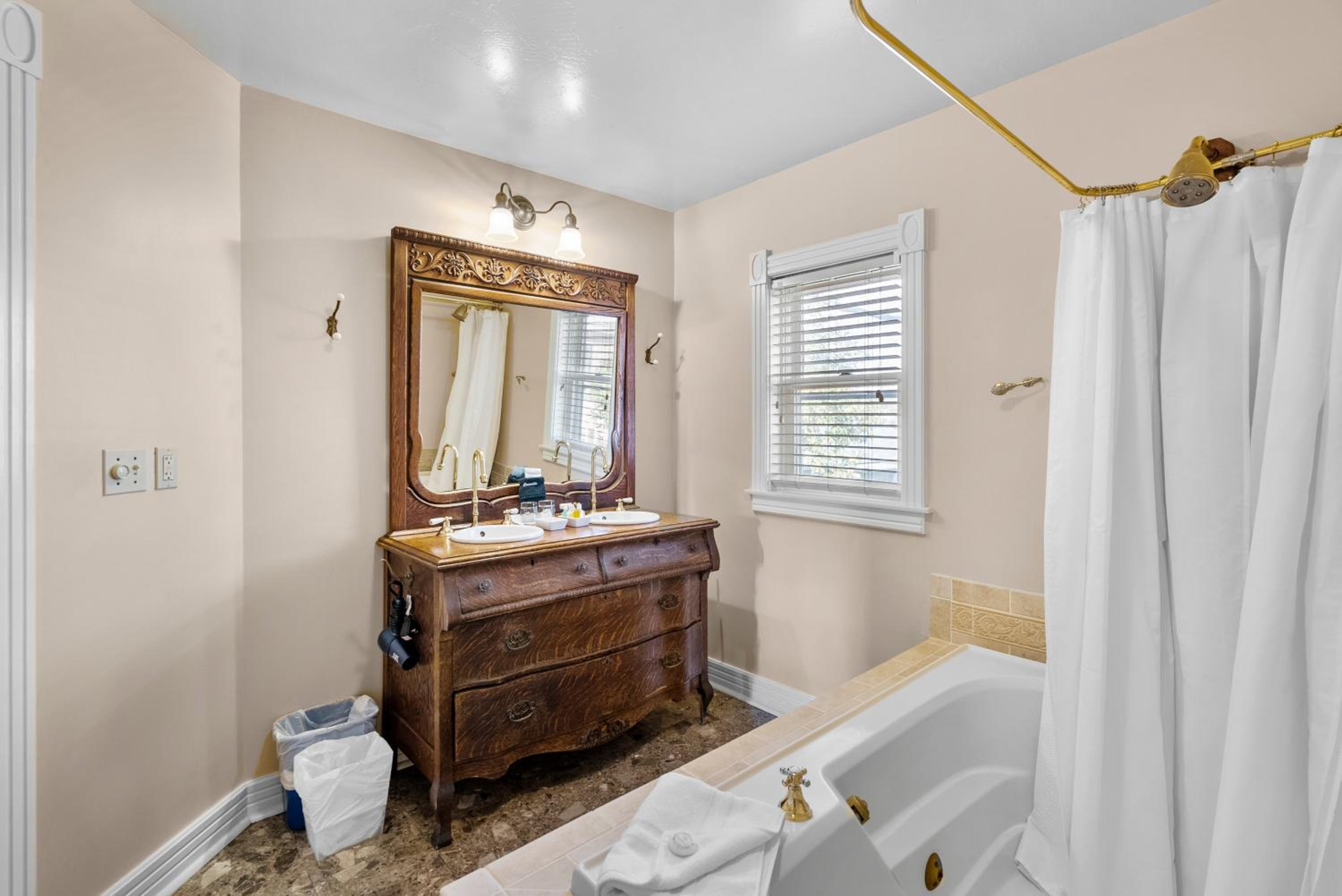 Maui Vacations - Hennessey House Bed and Breakfast - Property Image 38