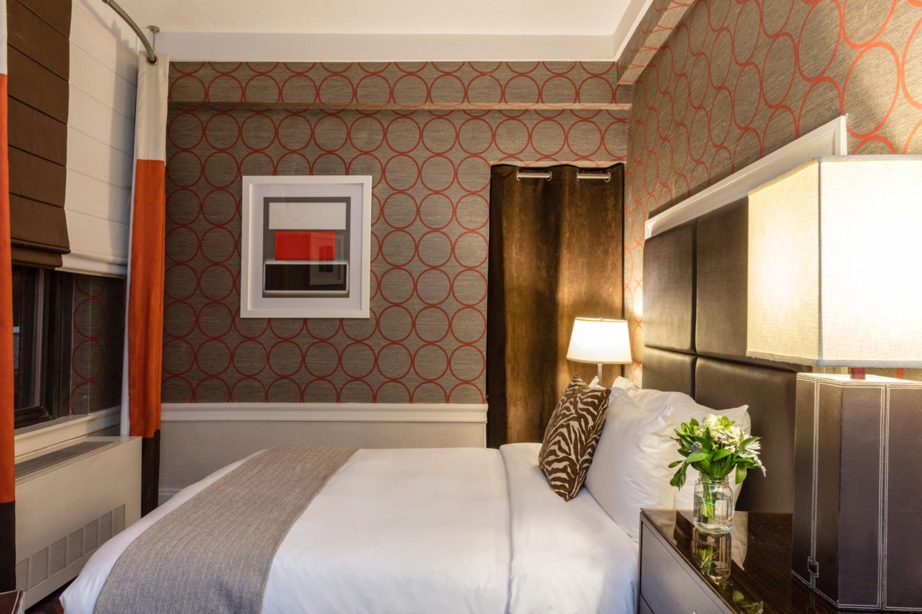 Empire Hotel 64
