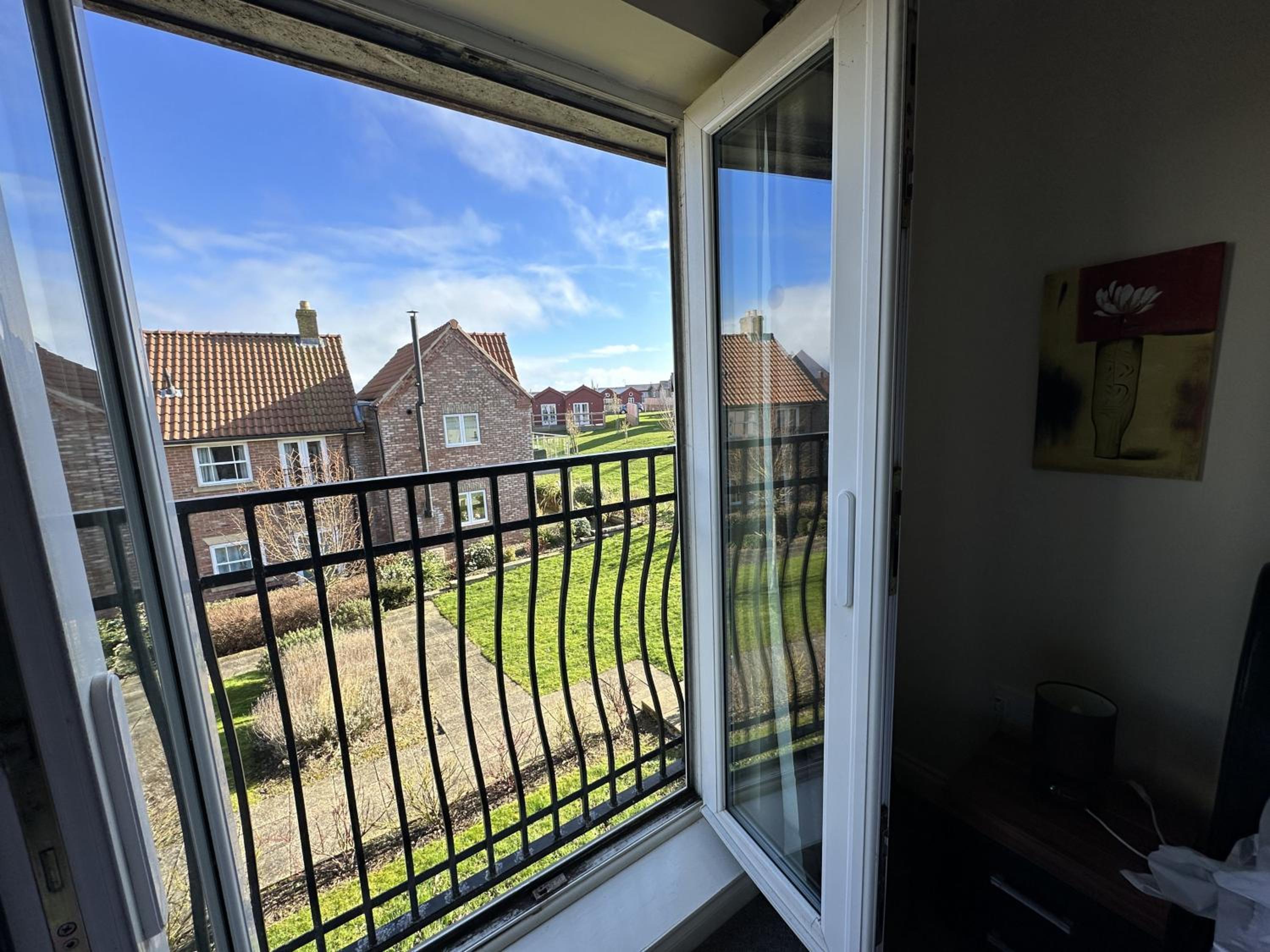 Meadowside Apartment - Part of the The Bay Filey Holiday Village with pool, gym and direct beach access, pub, restaurant, tennis and meadows walks