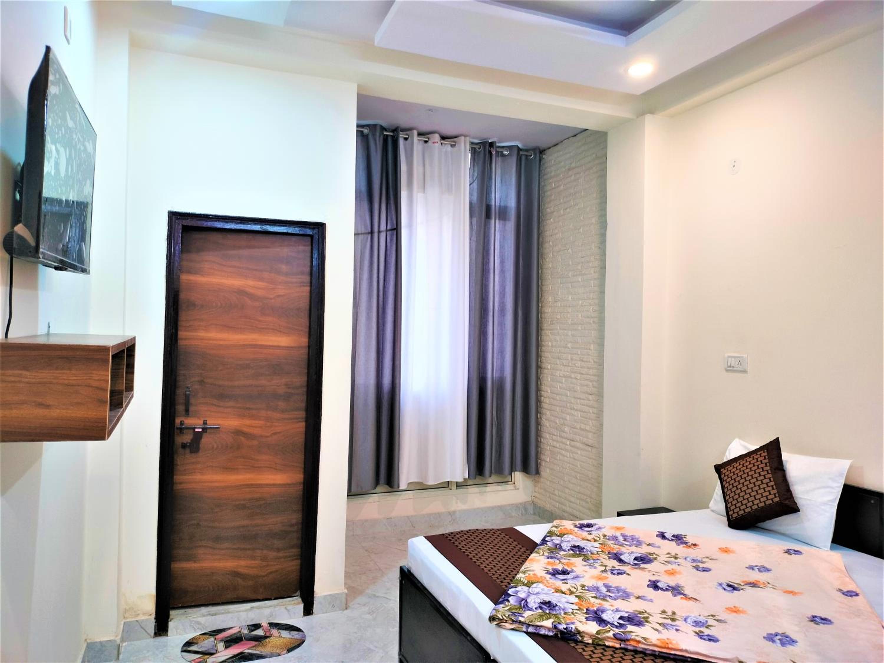 Comfort Inn Hotel,New Delhi Mayur Vihar Noida