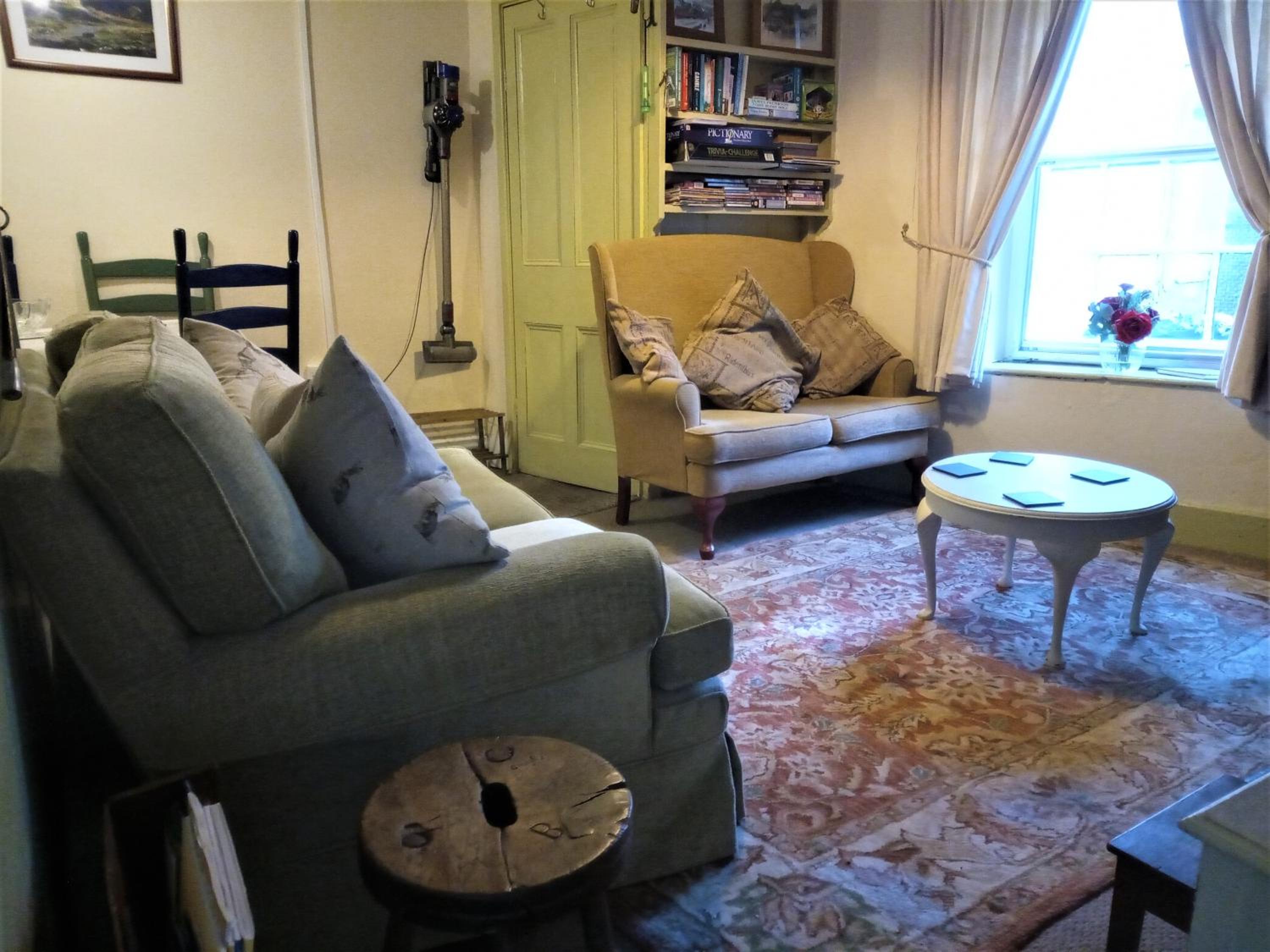 Ty Hen - Quirky Grade II Listed Cottage view 3