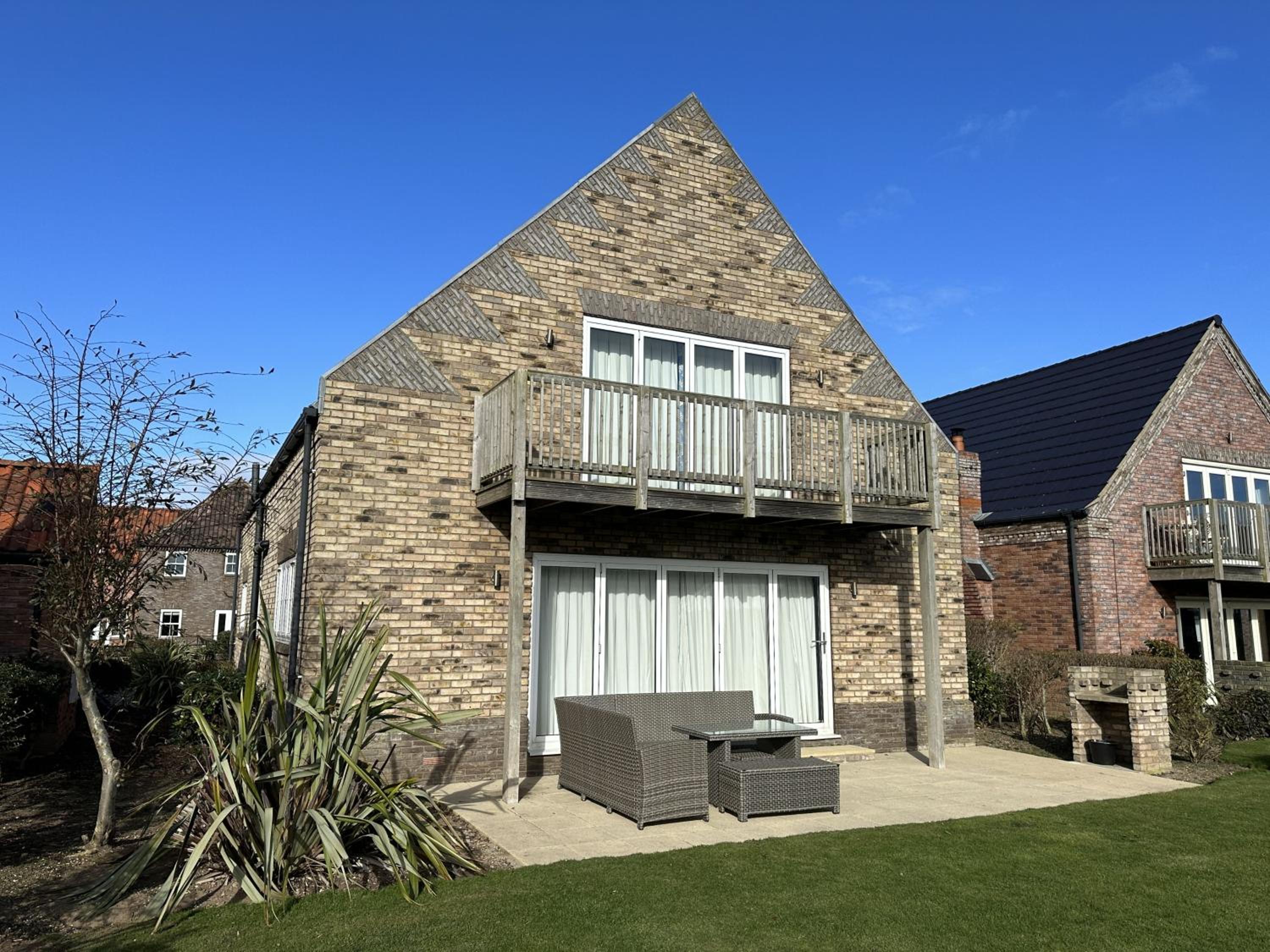 Ocean Retreat - Part of the The Bay Filey Holiday Village with pool, gym and direct beach access, pub, restaurant, tennis and meadows walks