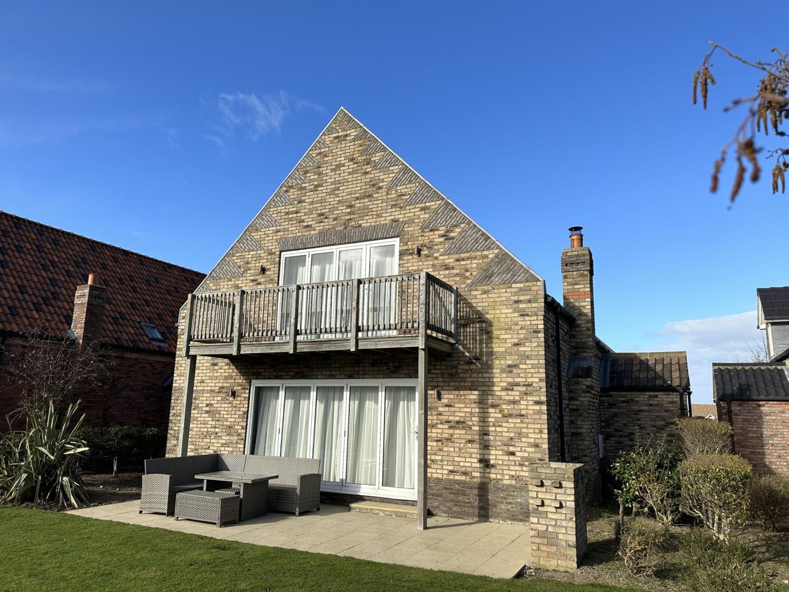 Ocean Retreat - Part of the The Bay Filey Holiday Village with pool, gym and direct beach access, pub, restaurant, tennis and meadows walks
